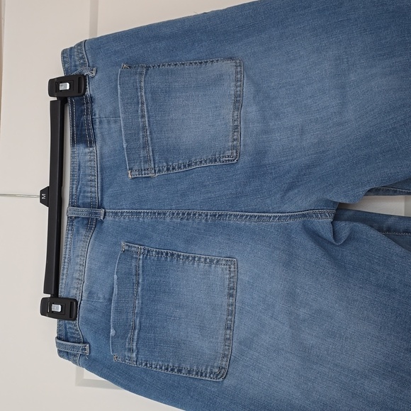 Jeans with two tone fringe hem - Picture 7 of 10